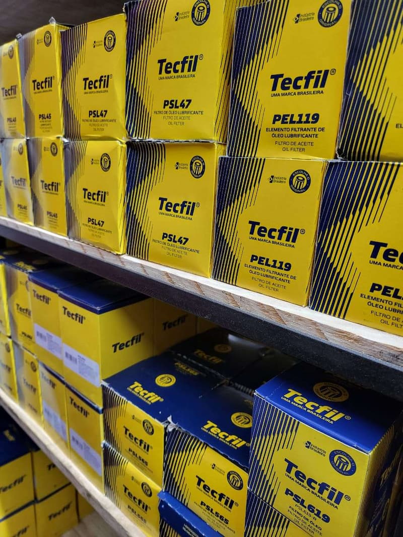 Caixas de filtros de óleo, ar e combustível da marca Tecfil, para carros na Mec 3 Centro Automotivo em Cajati.